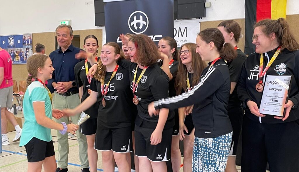 Deutsche Meisterschaft: U15-Juniorinnen des FBC München holen Platz drei auf dem Kleinfeld